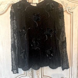 Beautiful beaded top.  Perfect for the holidays🎉